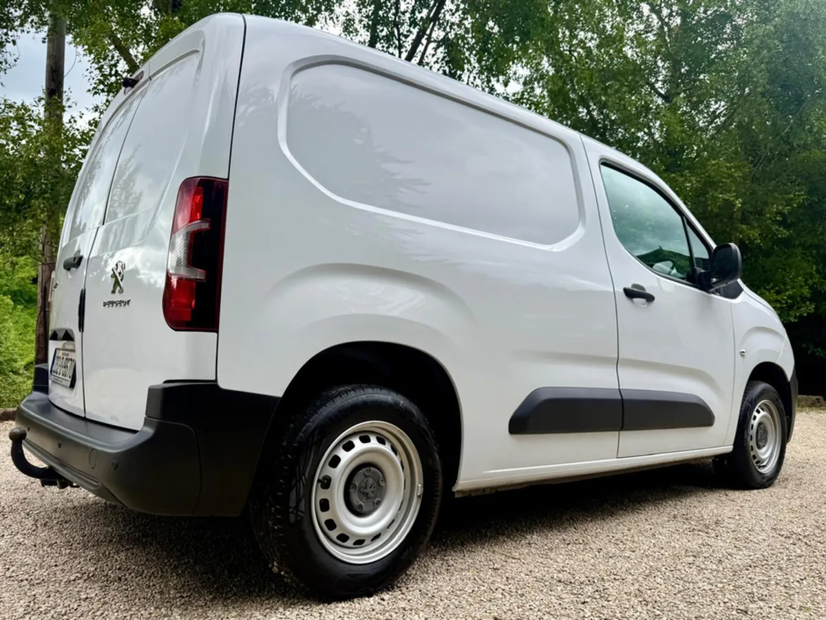 Peugeot Partner ACTIVE PLUS 3 SEAT 1.5 BLUE HDI - Image 3