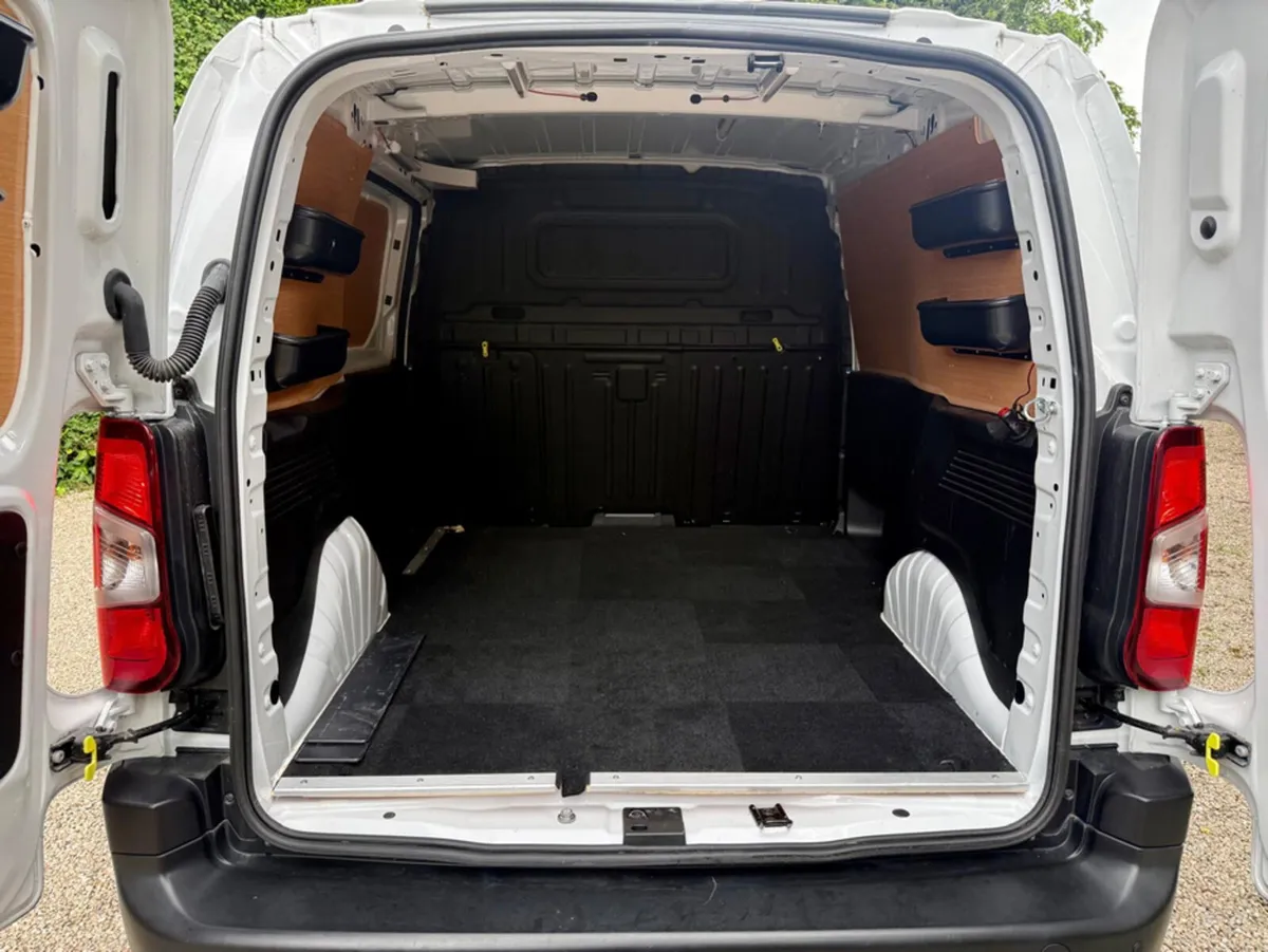 Peugeot Partner ACTIVE PLUS 3 SEAT 1.5 BLUE HDI - Image 4