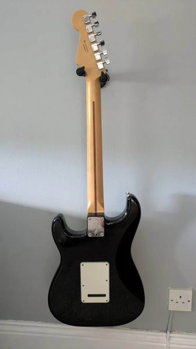 Fender Stratocaster - Image 2