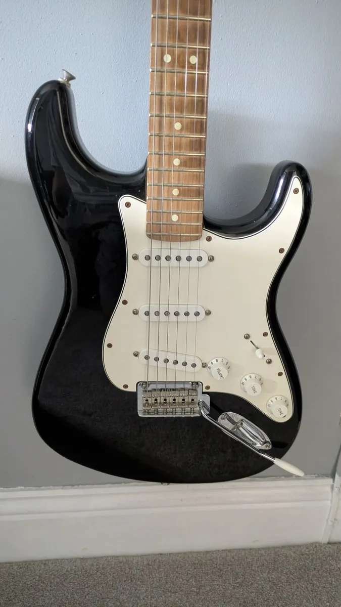 Fender Stratocaster - Image 4