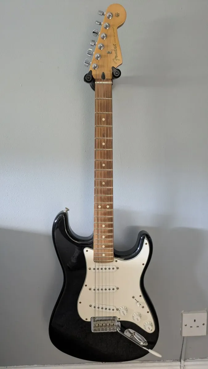 Fender Stratocaster - Image 1
