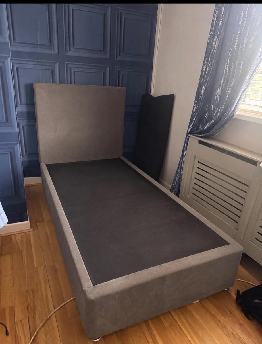 Bed frame - Image 1
