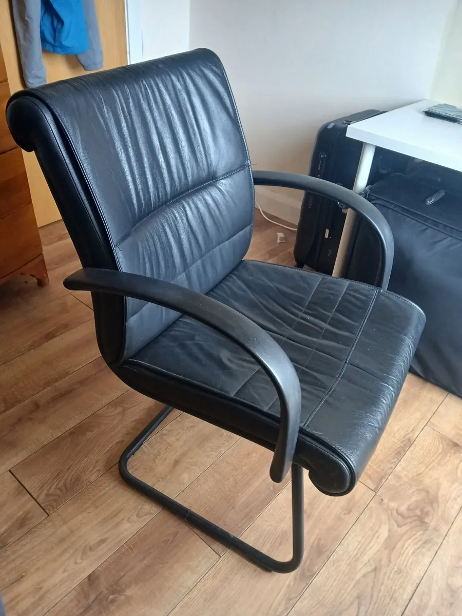 Office chair - Image 1