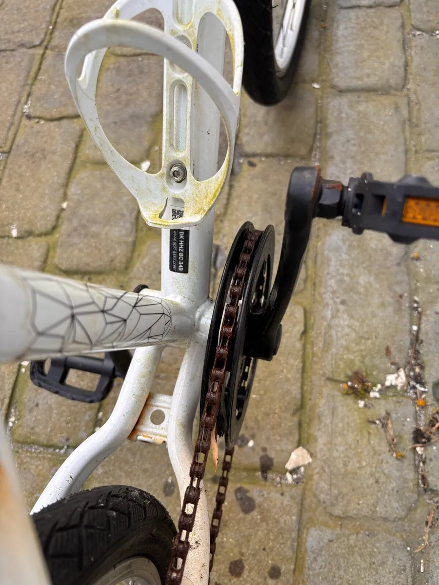 Kids 20 inch bike - Image 4