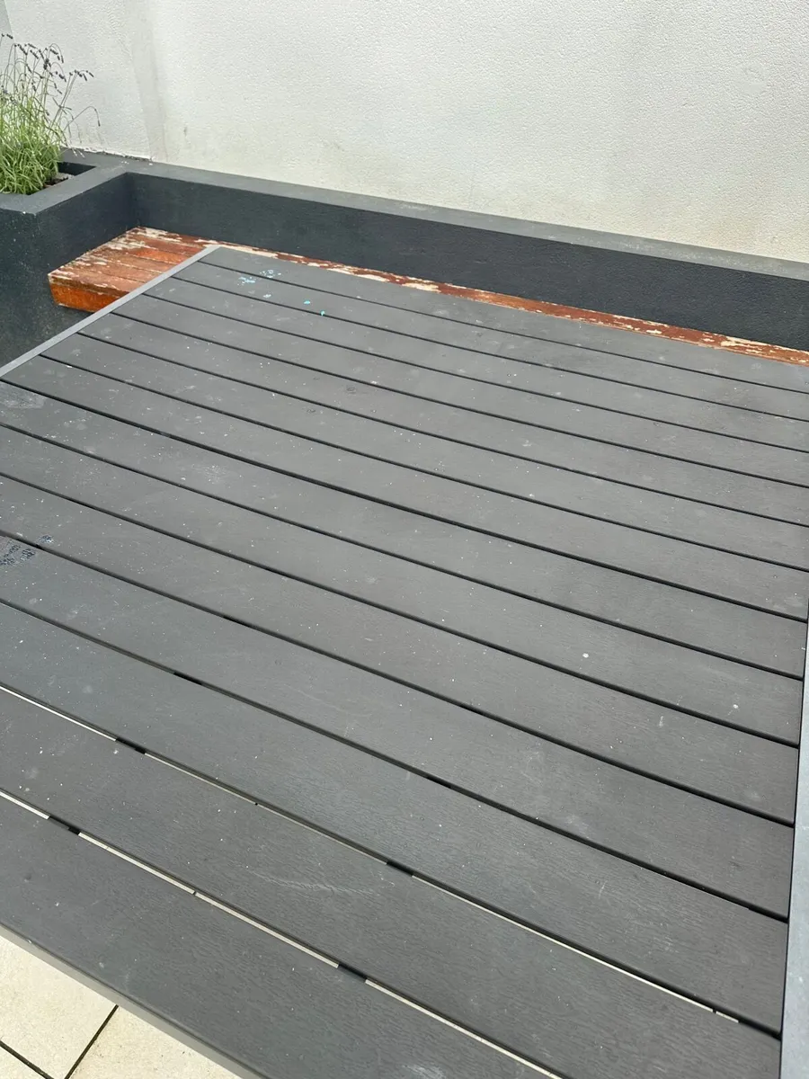 Garden table - Image 1