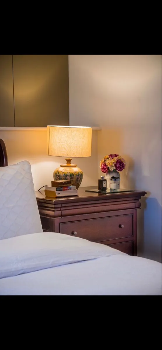 Bed - Image 1