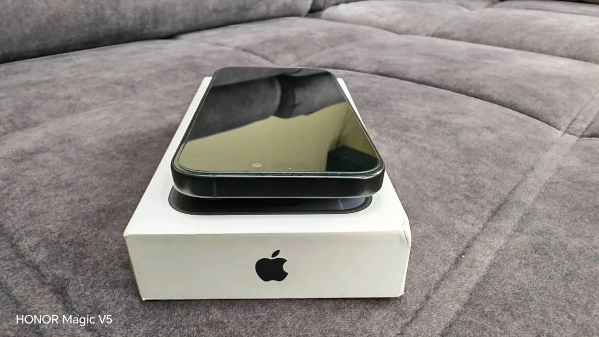 iPhone 16 Pro - Image 2