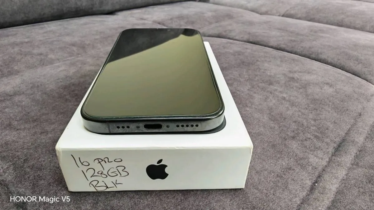 iPhone 16 Pro - Image 3