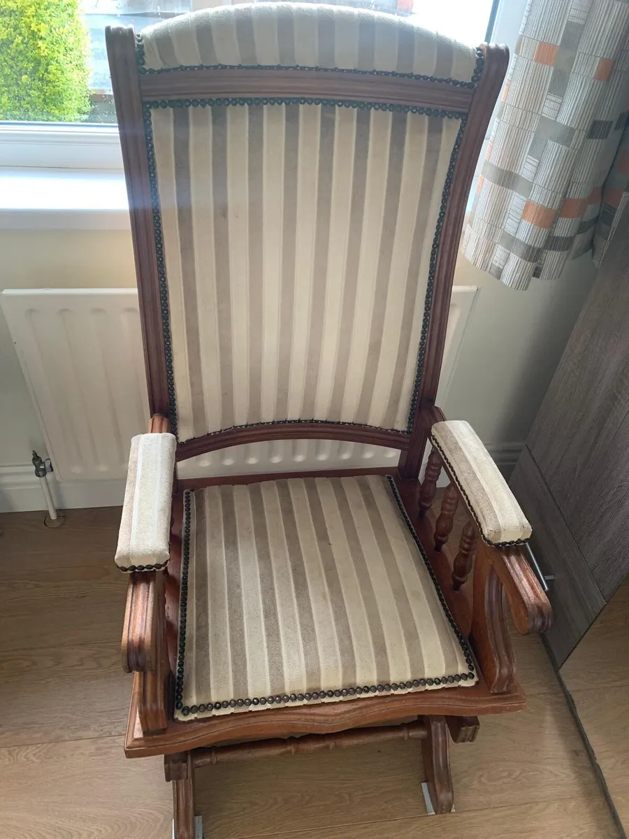 Solid wood rocking chair - Image 1