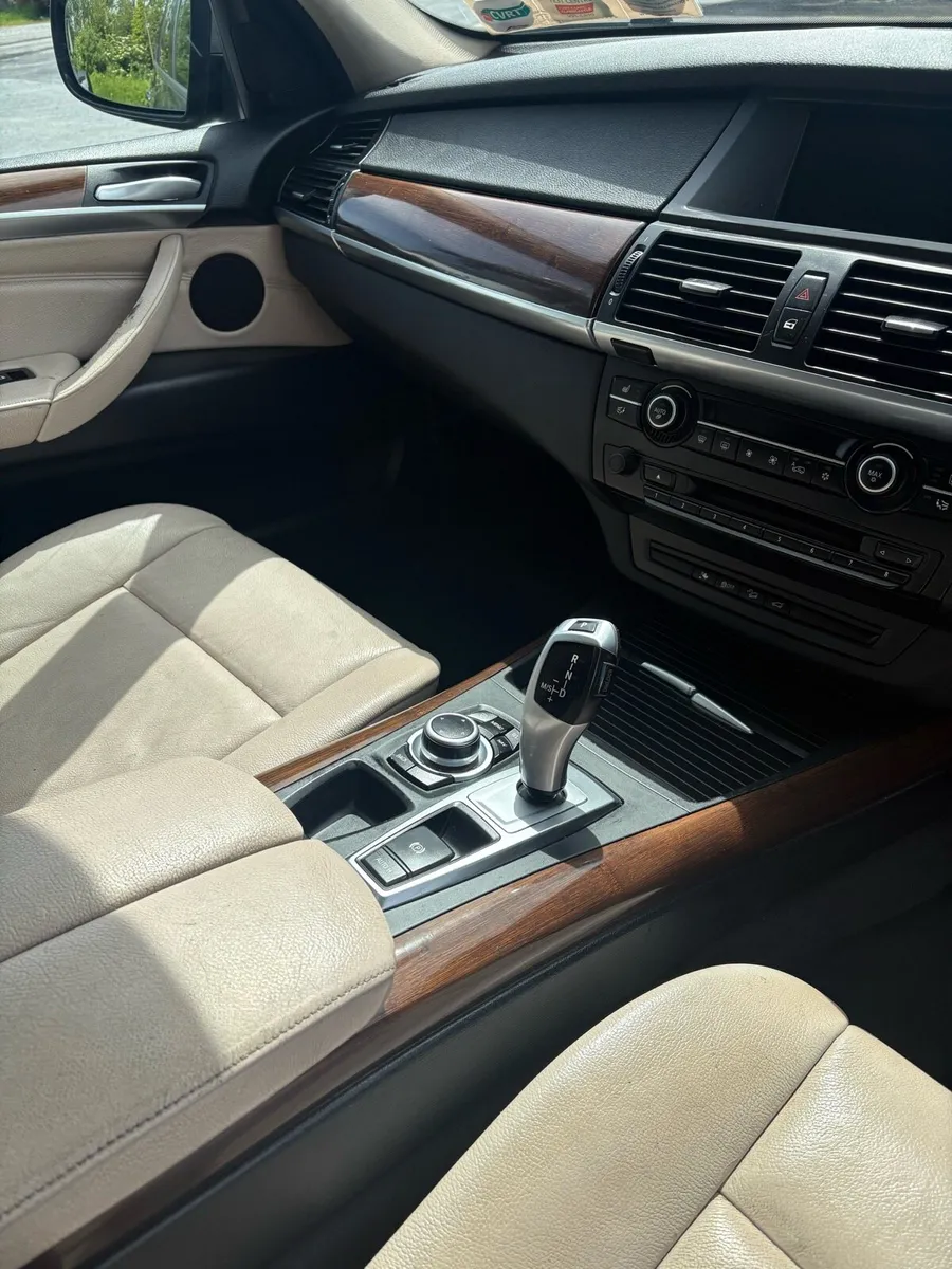 BMW X5 Commercial - Image 4