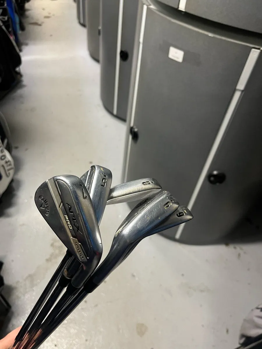 Golf irons - Image 1