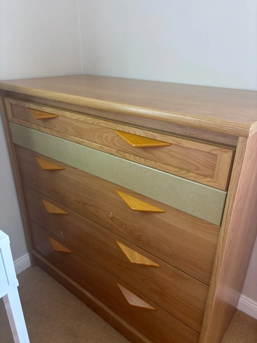 Chest of drawers - Image 1