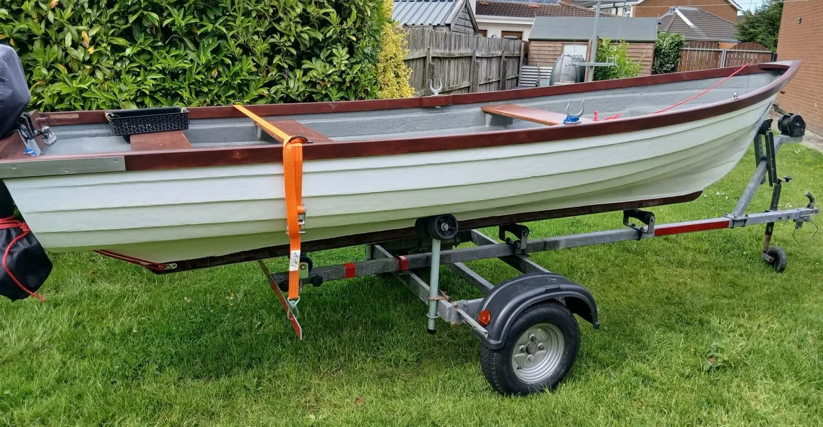 Lake Boat - Image 4