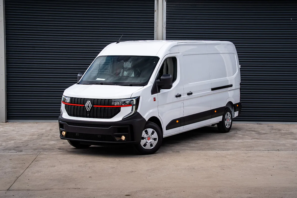 2026 Twin Slider Renault Trucks Master #RedEdition - Image 2