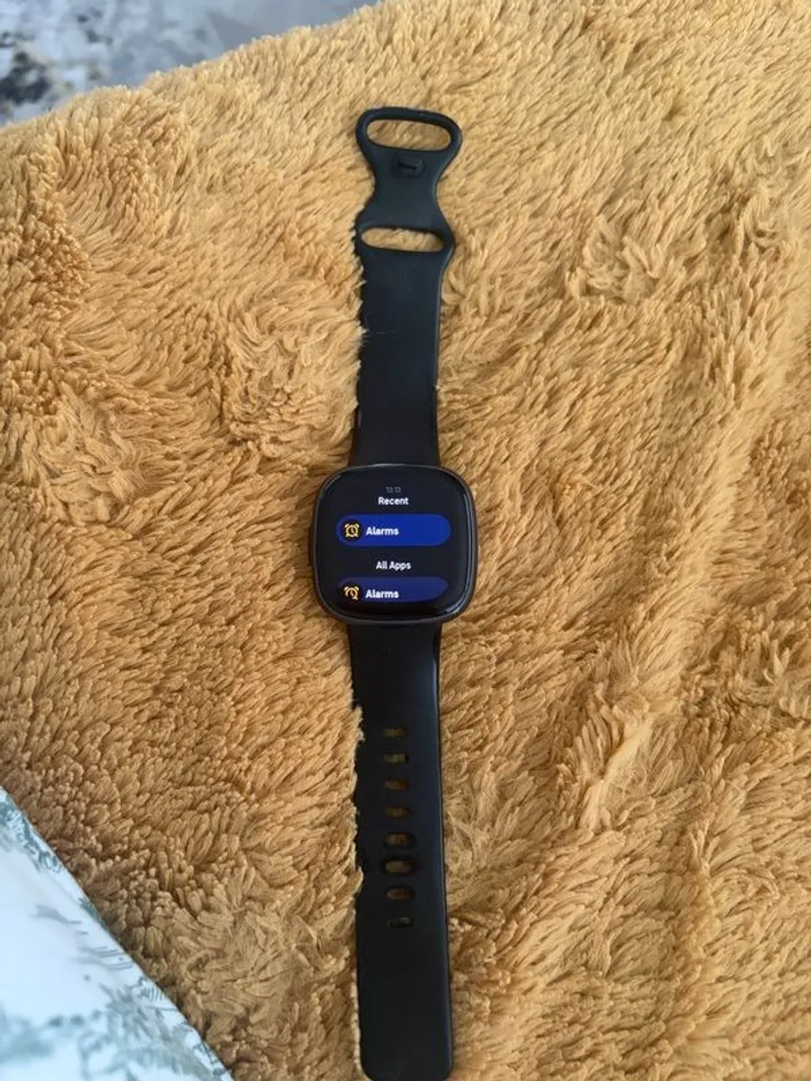 Fitbit Versa 4 - Image 2
