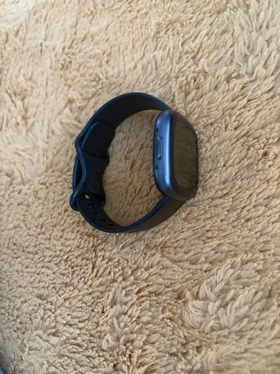 Fitbit Versa 4 - Image 3