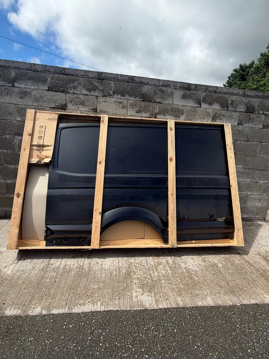 2017 on CRAFTER/MAN right rear quarter panel