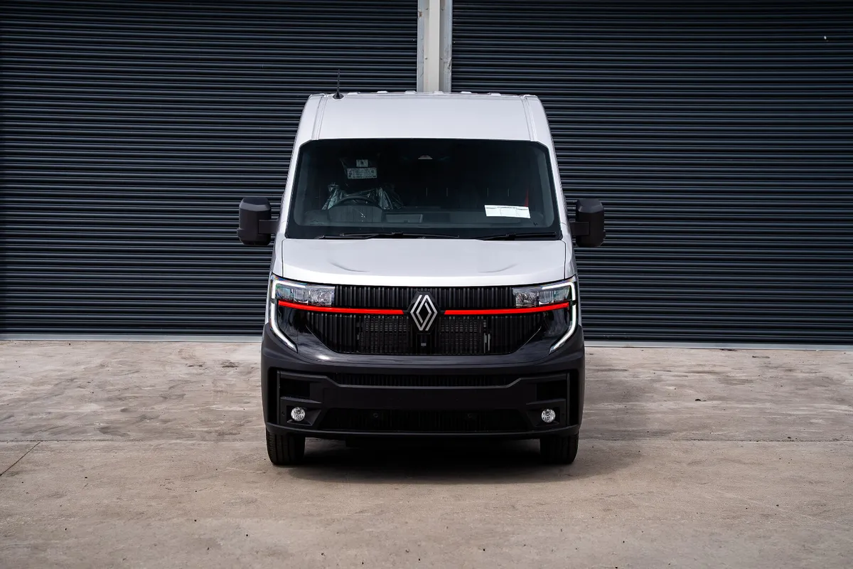 2026 Auto Renault Trucks Master #RedEdition Silver - Image 4