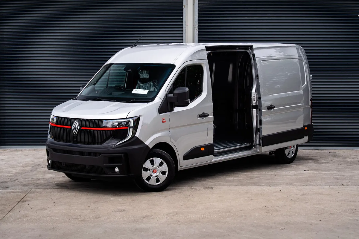 2026 Auto Renault Trucks Master #RedEdition Silver - Image 2