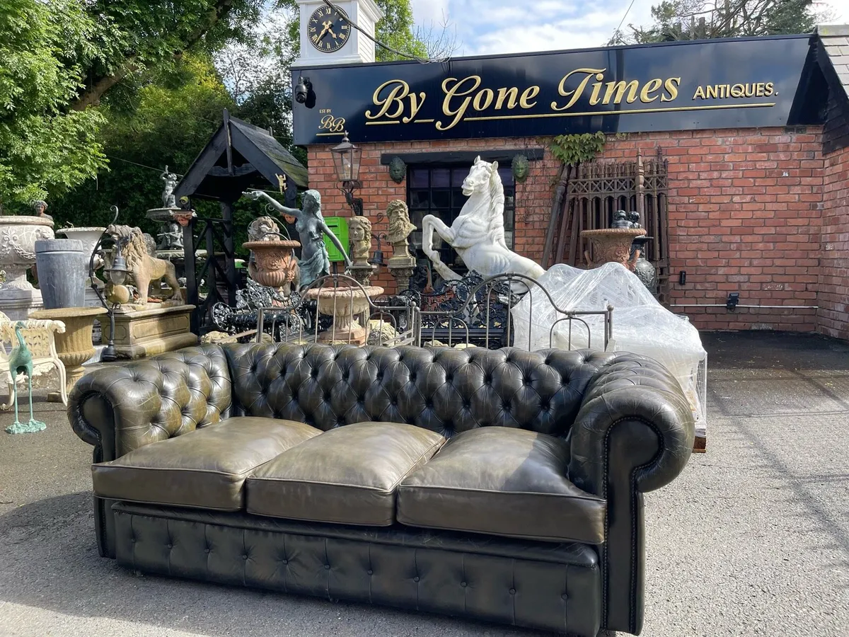Original antique Chesterfield sofa - Image 3