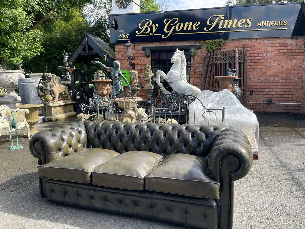Original antique Chesterfield sofa - Image 4