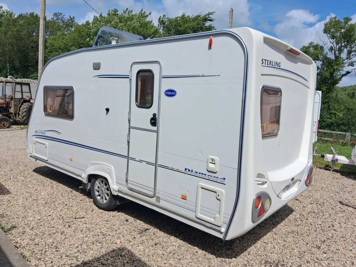 2 berth caravan walk in bathroom - Image 4