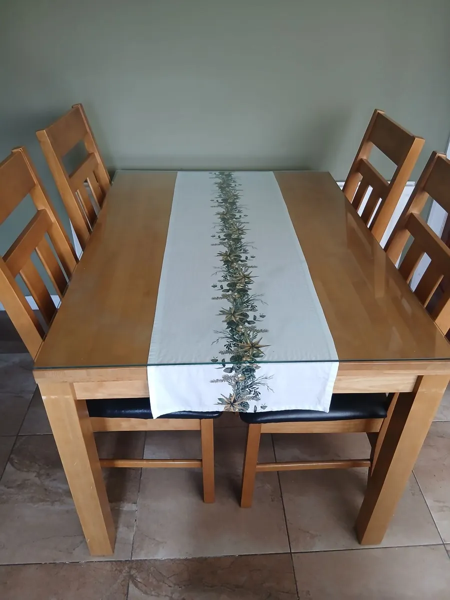 Tabke & 4 chairs - Image 1