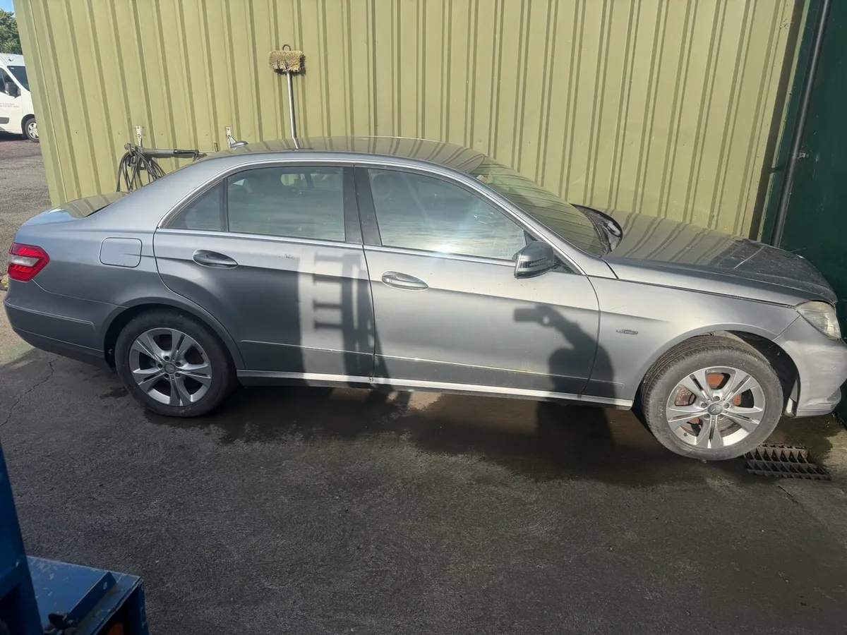 2009 e class for parts - Image 2