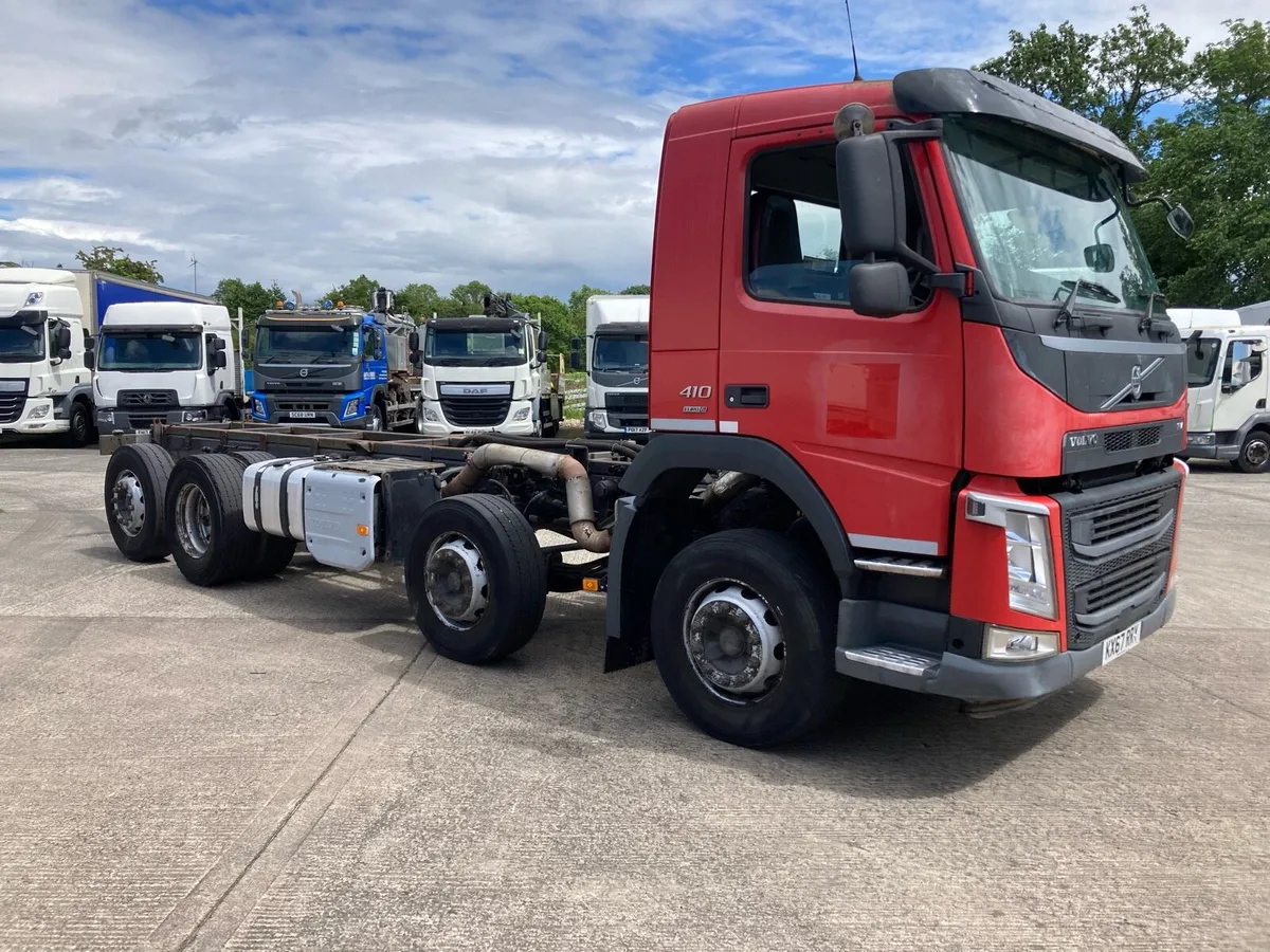 2018 Volvo FM 8x2 24 ft chassis cab - Image 2