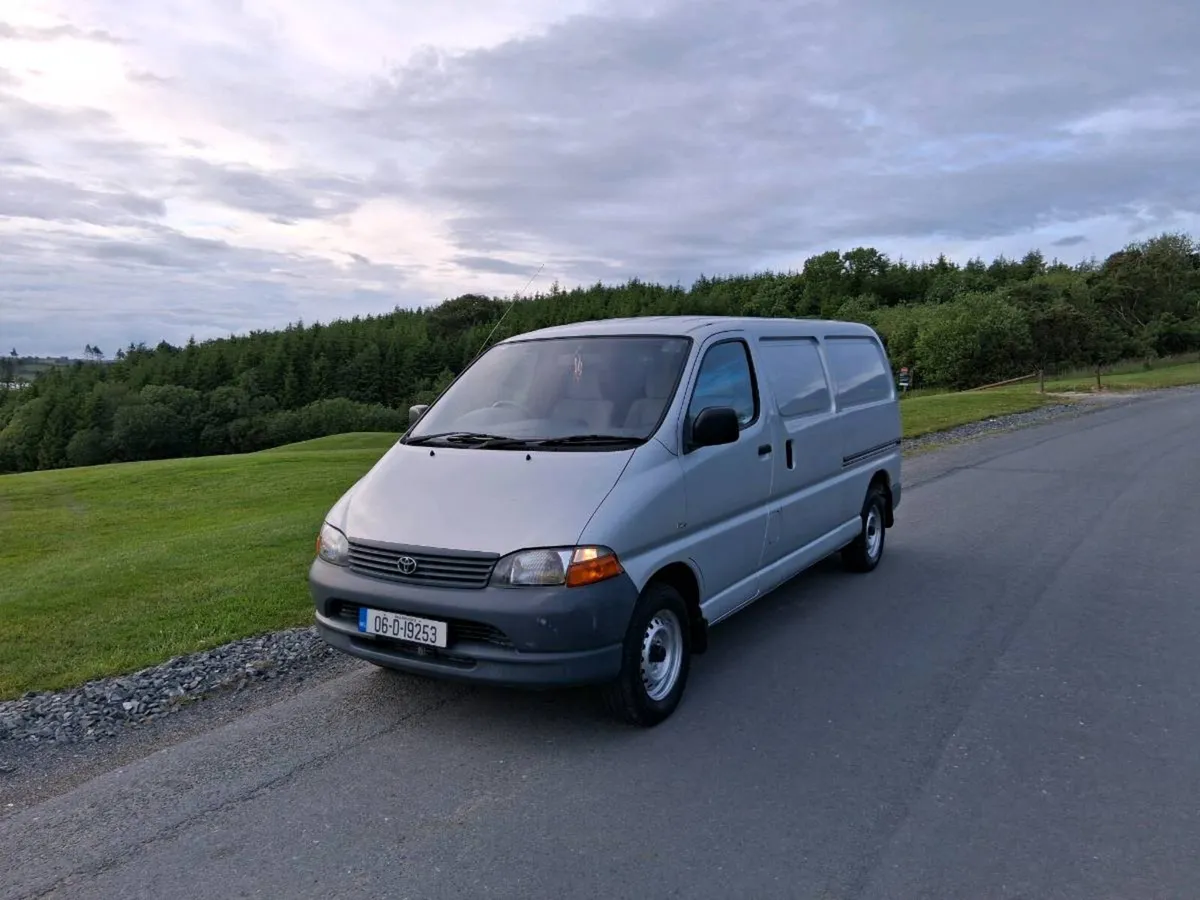 €4500 2006 toyota hiace new cvrt €4500 - Image 1