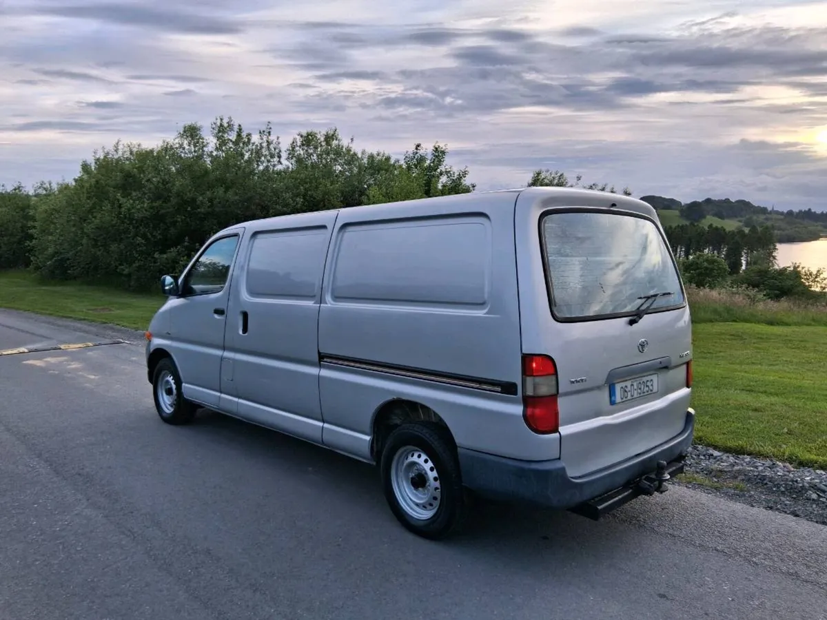 €4500 2006 toyota hiace new cvrt €4500 - Image 2