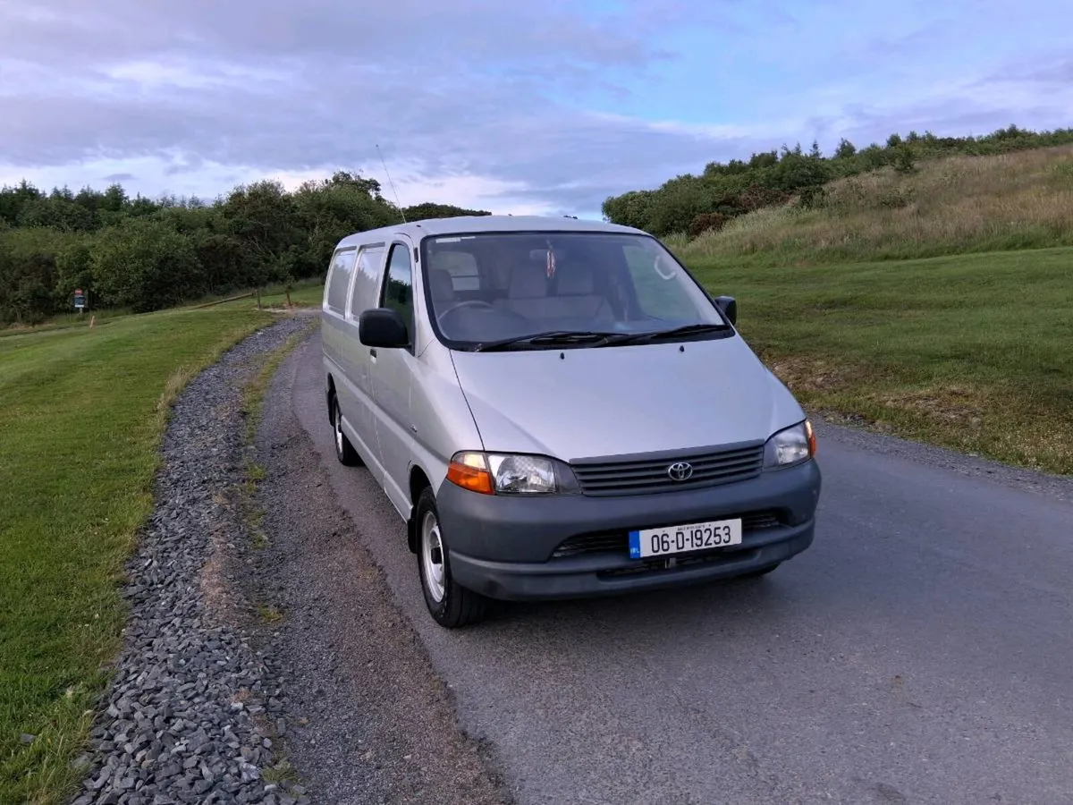 €4500 2006 toyota hiace new cvrt €4500 - Image 3