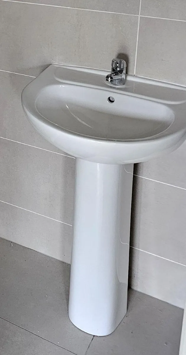 2 x Pedestal basin - Image 1