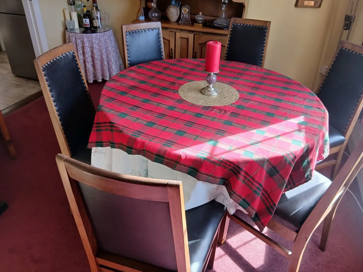Table & 6 chairs - Image 1