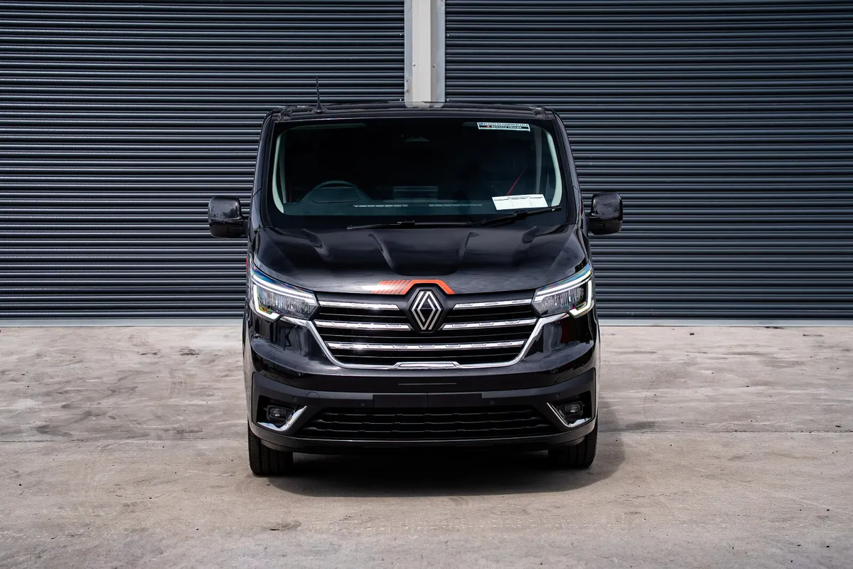 2026 Renault Trafic Exclusive Black 150/170 HP - Image 3