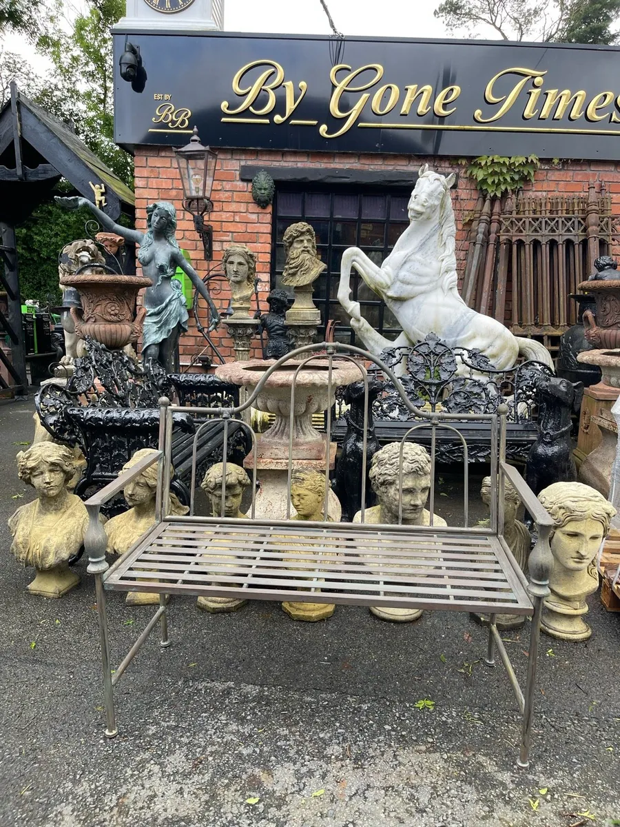 Metal garden bench - Image 2