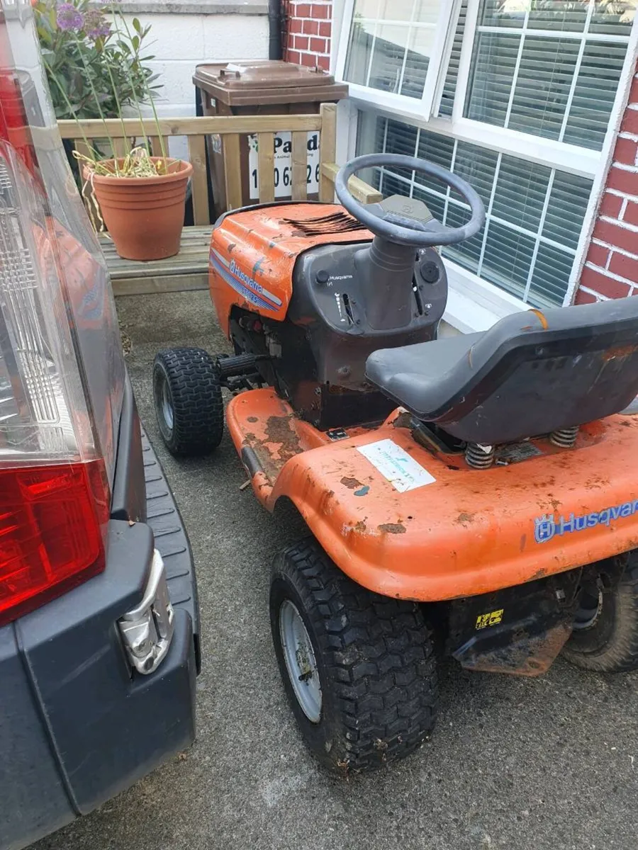 Ride on lawnmower - Image 1