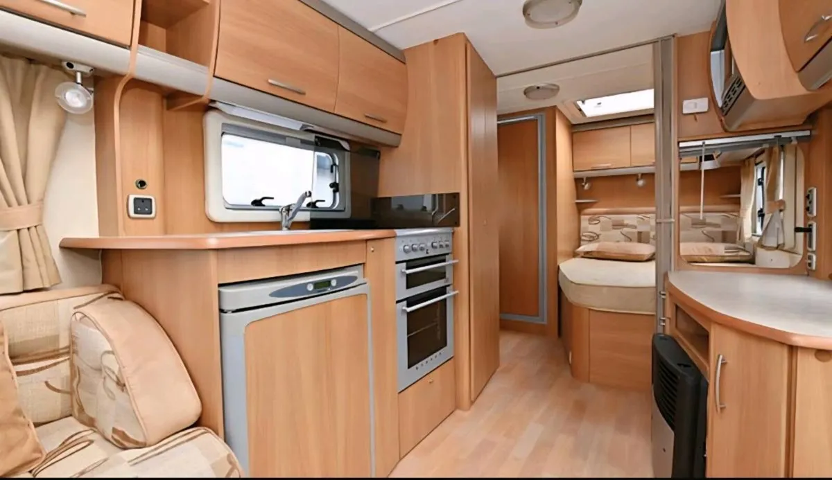 Swift Challenger 540 Fixed Bed | Motor Mover - Image 4