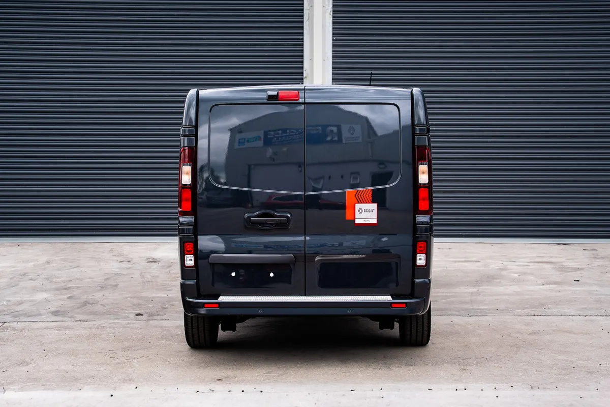 2026 Renault Trafic Exclusive Comet Grey 150/170HP - Image 4