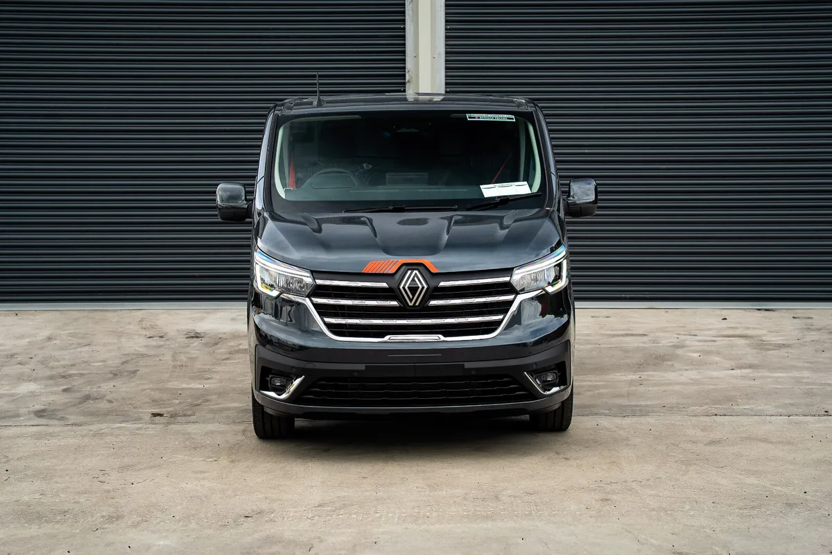 2026 Renault Trafic Exclusive Comet Grey 150/170HP - Image 2