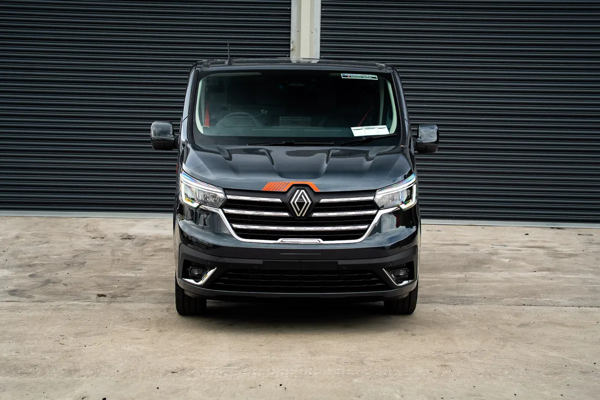 2026 Renault Trafic Exclusive Comet Grey 150/170HP - Image 3