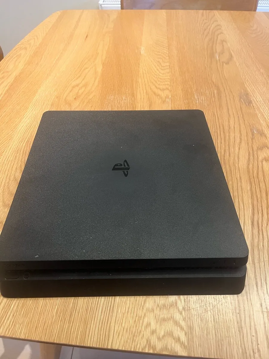 PlayStation 4 + 2 controllers - Image 4