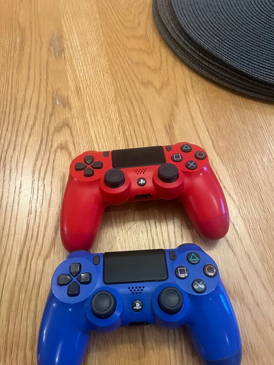 PlayStation 4 + 2 controllers - Image 2