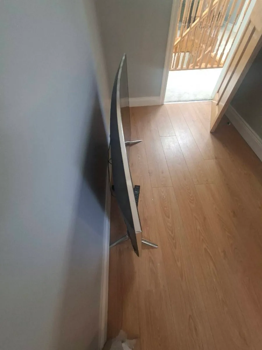 Panasonic 55inch curved TV - Image 3