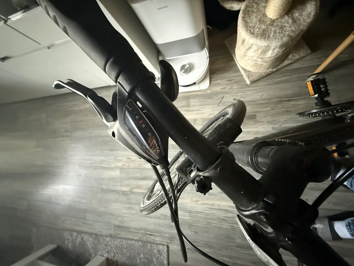 Hybrid City Bike – 7-Speed, Front Suspension –€250 - Image 1