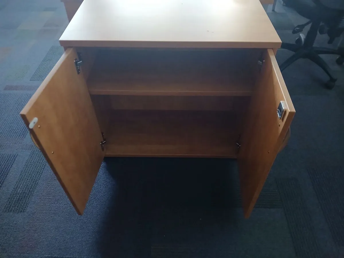 Office furniture - Image 2