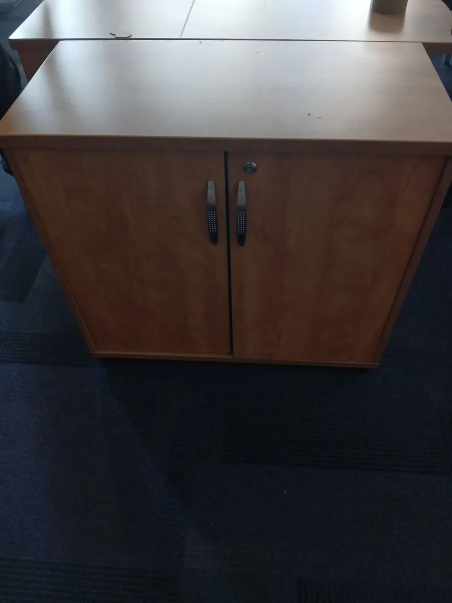 Office furniture - Image 1