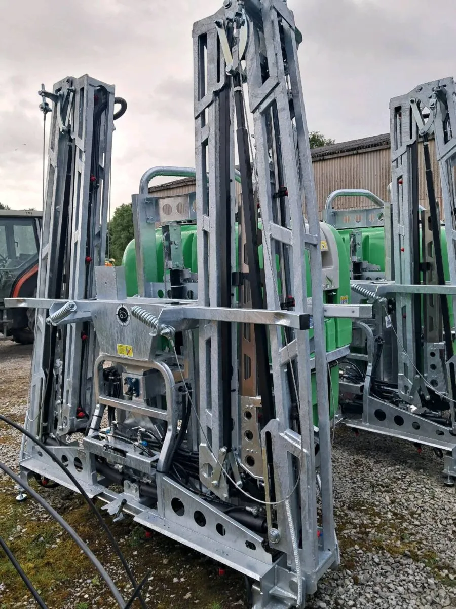 Gama Heavy Duty Mounted Sprayers - Image 1