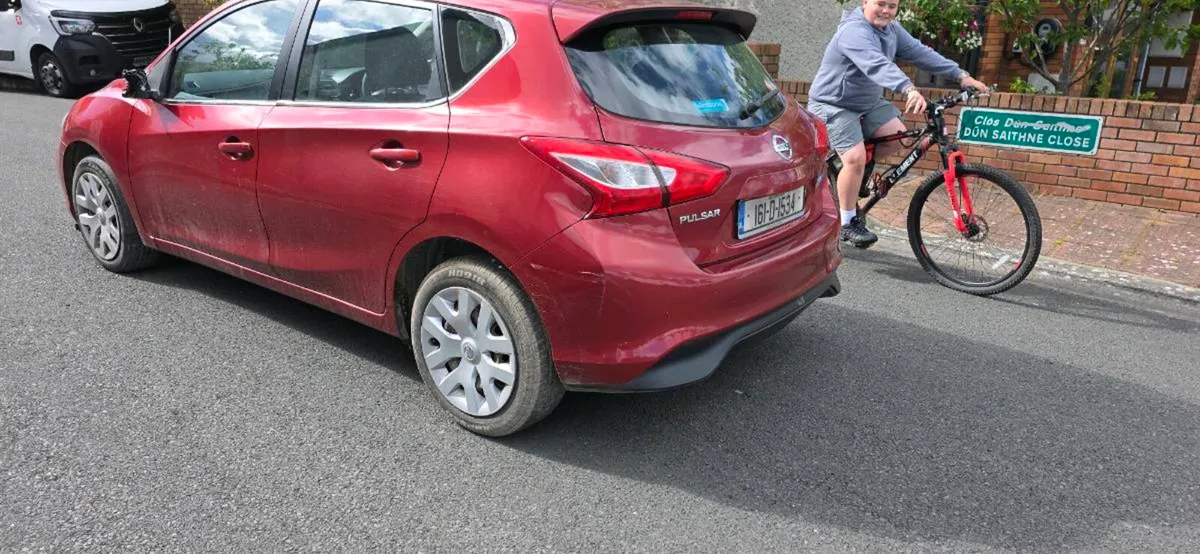 Nissan pulsar 2016 diesel slight roof damage - Image 4
