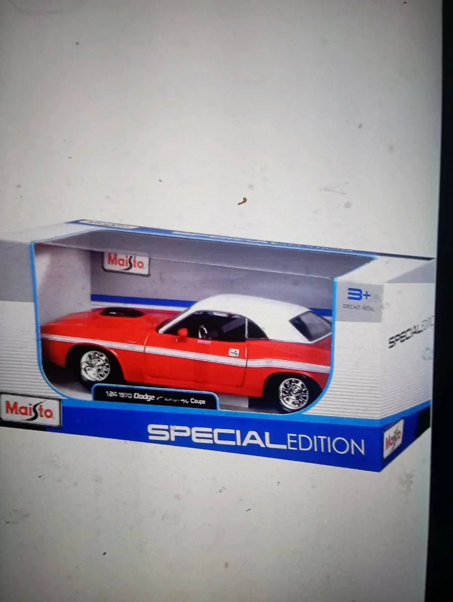 MAISTO 1-24 SCALE 1970 DODGE CHALLENGER  R/T - Image 1